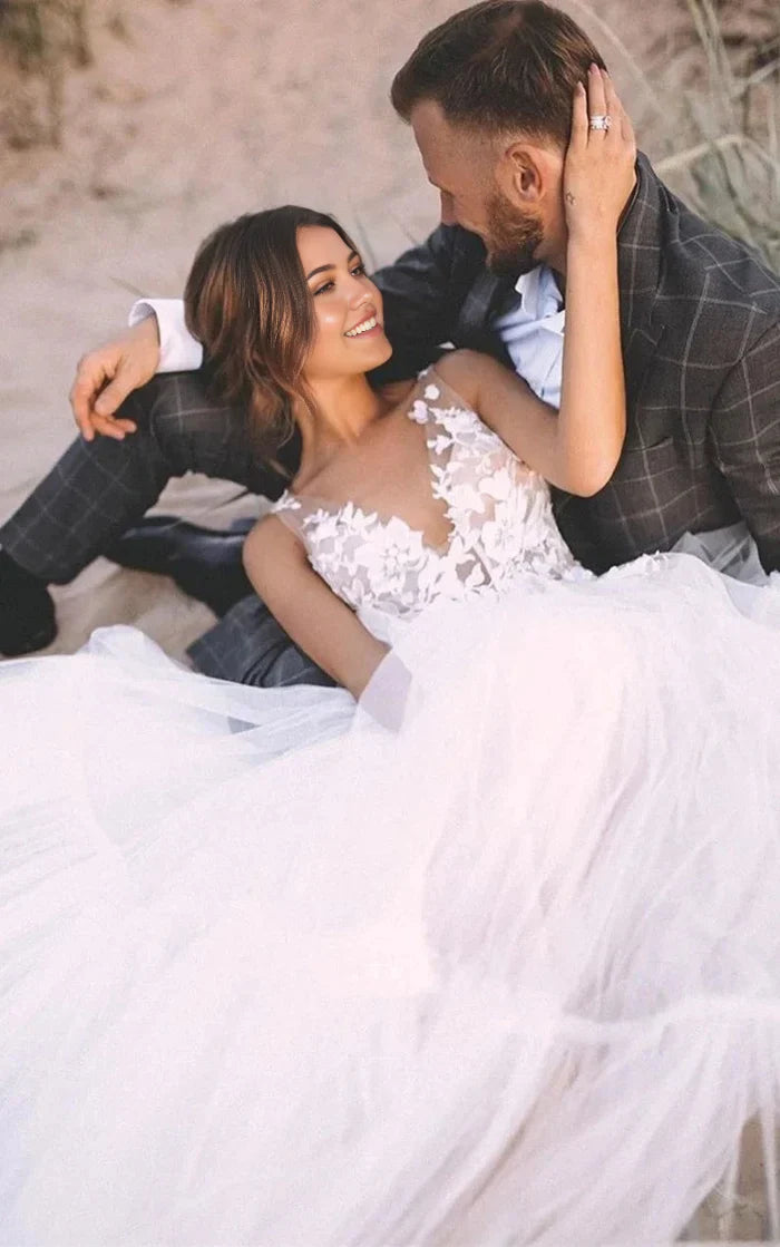 A-Linie V-Ausschnitt Ärmelloses Spitzentüll-Brautkleid mit Applikationen